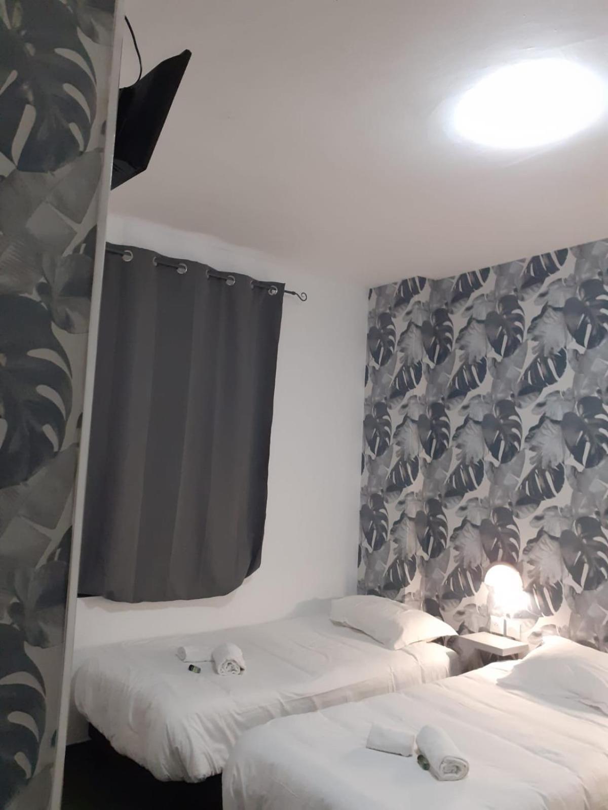 Hotel Le Celtic Montluçon Zewnętrze zdjęcie